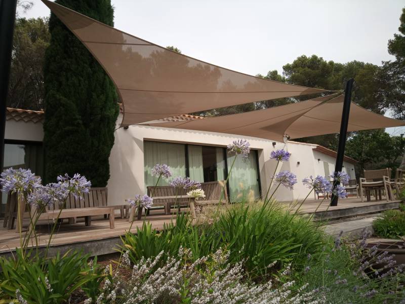 3 voiles en Soltis 86 pour sublimer votre terrasse à St Rémy de Provence