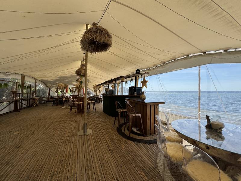 Solutions sur mesure pour l'habillage de tentes extérieures pour restaurants en Provence-Alpes-Côte d'Azur